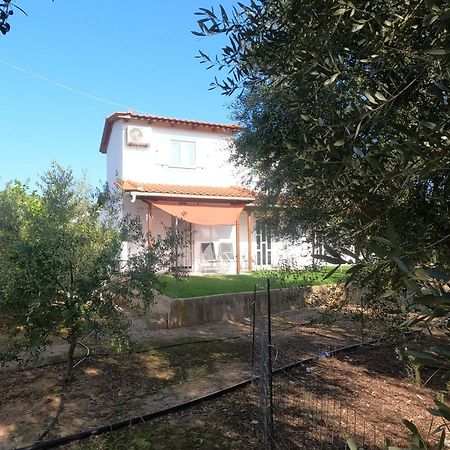 Spiti Ostria Villa Aigio Exterior photo